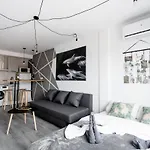 Modern With And View شقة بينايدورم